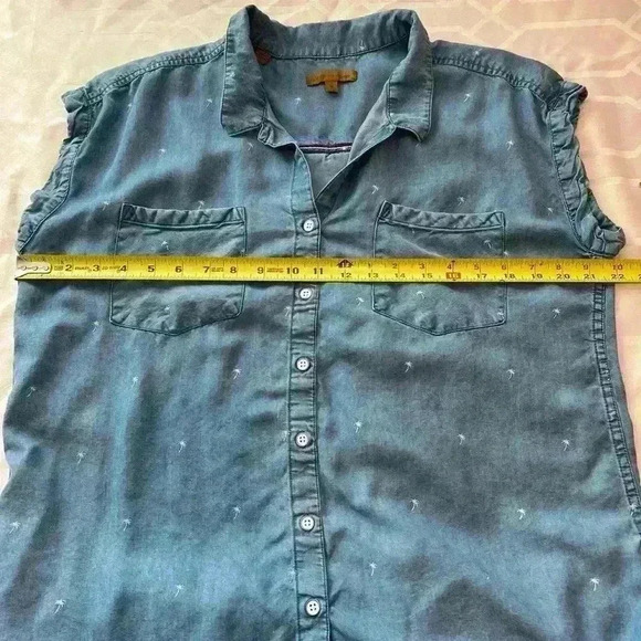 Jachs girlfriend size medium buttery soft Blue cap sleeve shirt
Palm trees - Picture 4 of 5